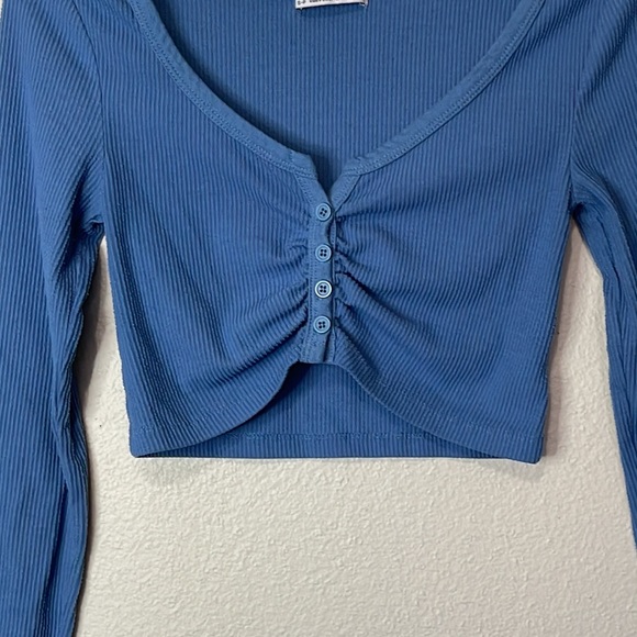 URBAN OUTFITTERS CROPPED LONG SLEEVE SHIRT - Picture 3 of 6